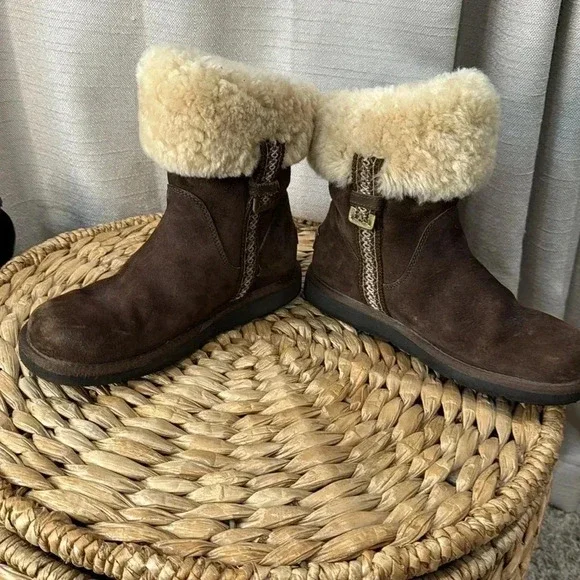 UGG Women's Brown Metro Tas Sheepskin Fur Ankle Winter Boot Size 7